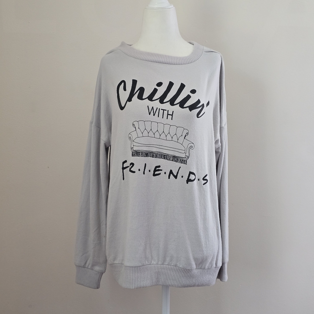 Friends Women's Small Chillin' with Friends Graphic Sweatshirt